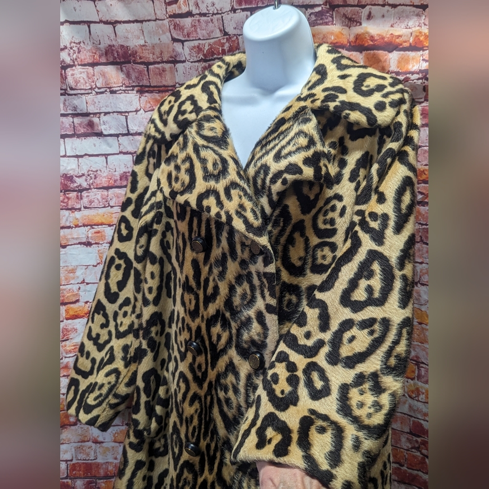 Vintage SAFARI Woman's Coat Styled by Fairmoor - Picture 5 of 9